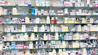 薬局トモズ瀬谷本郷店の薬棚