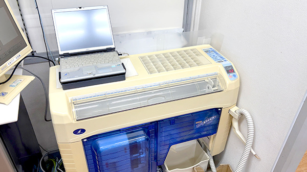 薬局トモズ瀬谷本郷店の調剤器具