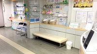 プラス調剤薬局愛子店の待合スペース