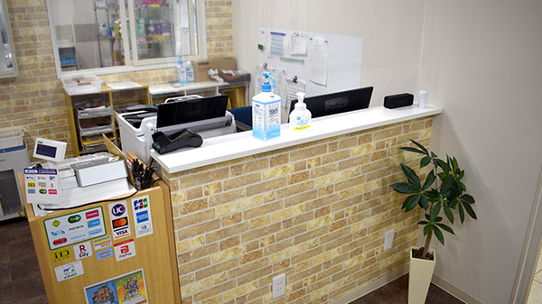 なないろ薬局の受付/カウンター