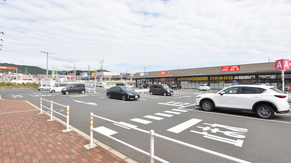 ウォンツイオンタウン周南久米薬局の駐車場