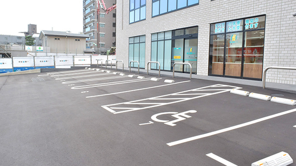 康仁薬局井口店の駐車場