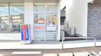 ウェルネス薬局西川津店の入口