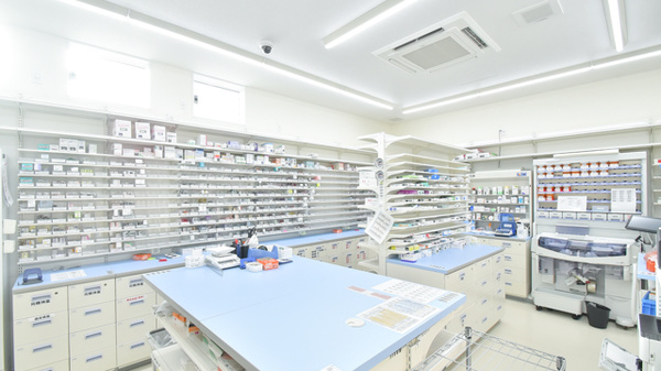ウェルネス薬局西川津店の調剤室