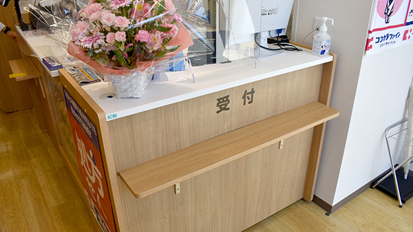 ココカラファイン薬局秦野北口店の受付/カウンター