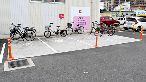 ココカラファイン薬局千里丘店の駐輪場