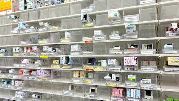 スギ薬局　ヨロッカ春日井店の薬棚