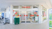 スギ薬局　御殿浜店の入口