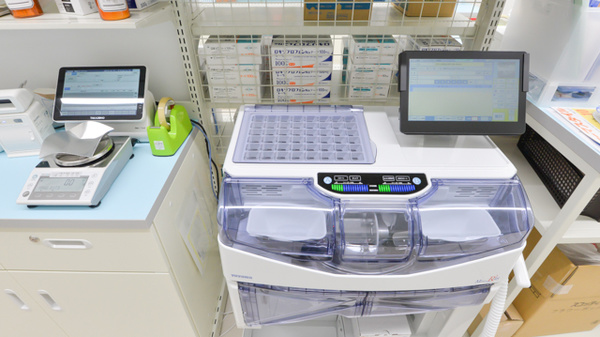 スギ薬局　御殿浜店の調剤器具