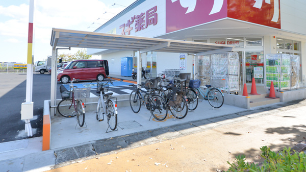スギ薬局　御殿浜店の駐輪場
