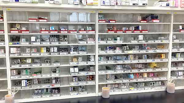 たんぽぽ薬局　名和店の薬棚