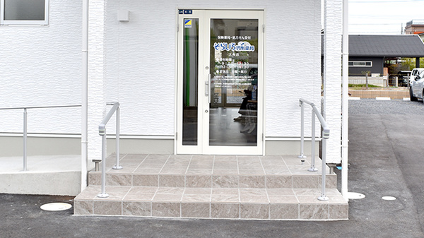 そらいろ調剤薬局　入舟店の入口