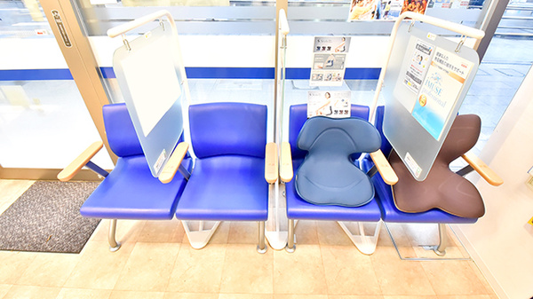 クオール薬局 京急蒲田駅前店の待合スペース