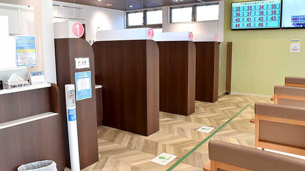 セレン薬局　青柳店の受付/カウンター