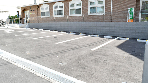 ひいらぎ薬局の駐車場