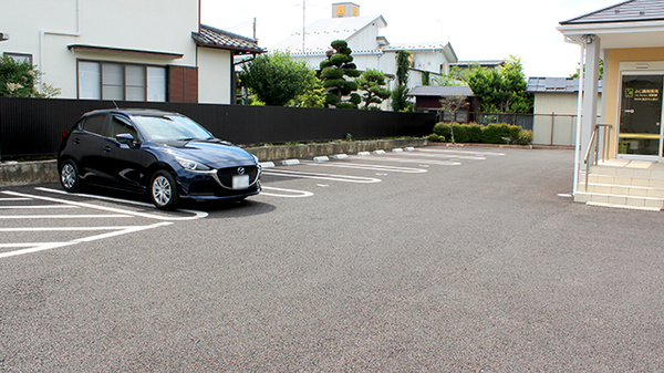 ふじ調剤薬局 黒田原店の駐車場