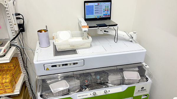 薬局トモズ反町店の調剤器具