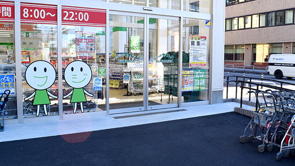 ドラッグセイムス富山神通本町薬局の入口