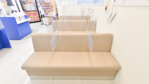 ウォンツ安古市薬局の待合スペース