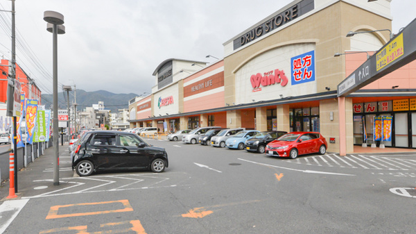 ウォンツ安古市薬局の駐車場