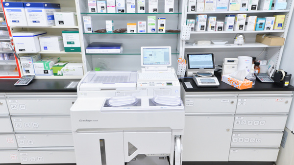 レデイ薬局　束本店の調剤器具