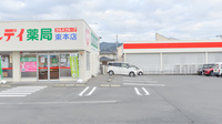 レデイ薬局　束本店の駐車場