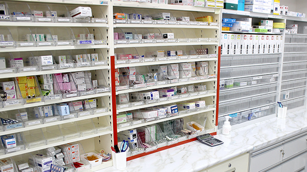 つくし薬局　星が丘店の薬棚
