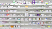 スギ薬局　西八王子店の薬棚