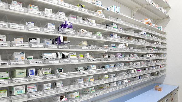 スギ薬局　浜松北店の薬棚