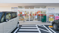 スギ薬局　かりがね店の入口