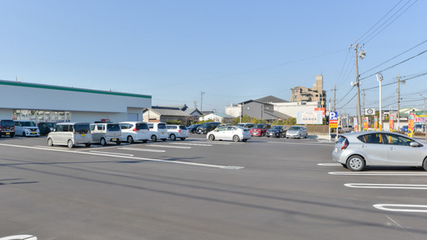 スギ薬局　かりがね店の駐車場