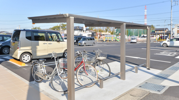 スギ薬局　かりがね店の駐輪場