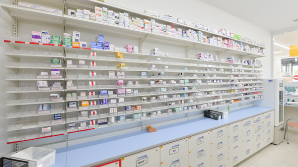 スギ薬局　小牧新町店の薬棚