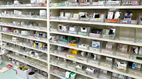 薬局トモズ東大島店の薬棚