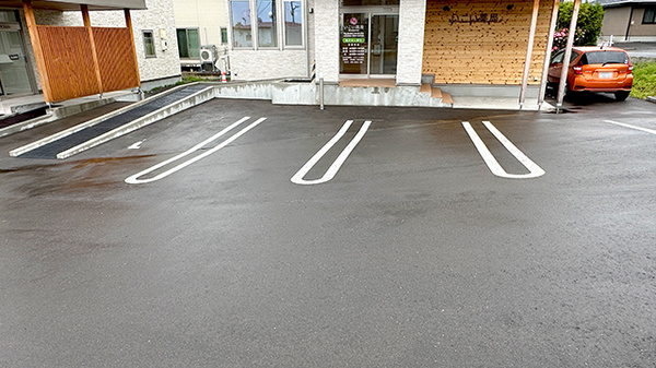 いこい薬局桜町店の駐車場