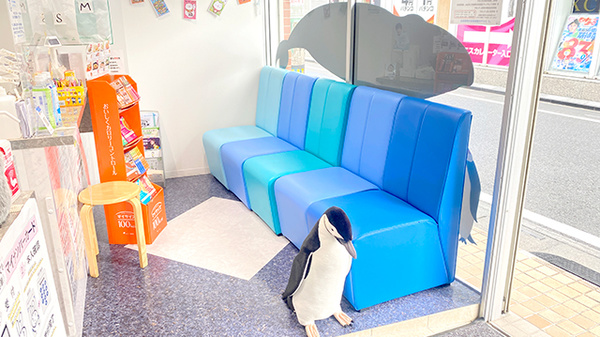 かがやき調剤薬局 与野駅前店の待合スペース