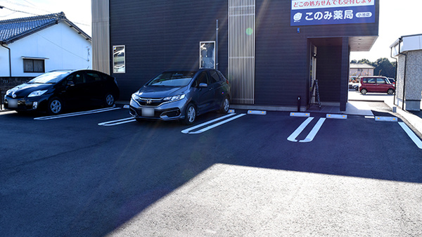 このみ薬局小池店の駐車場