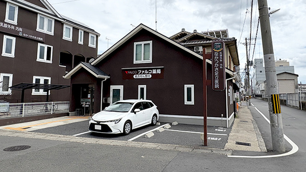 ファルコ薬局 桂駅東口店の外観