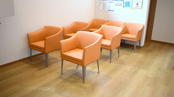 ふれあい通り出水調剤薬局の待合スペース