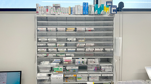 ほのぼの薬局つくばみどりの店の薬棚