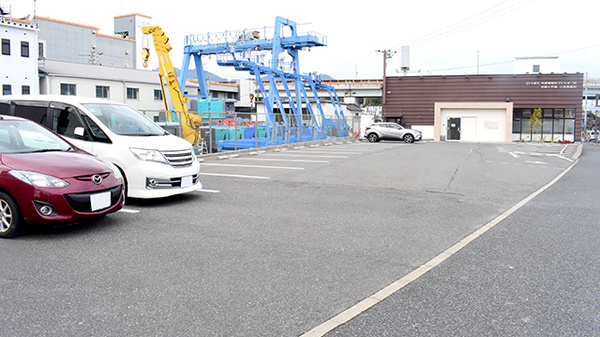 ミント薬局 はでいし店の駐車場