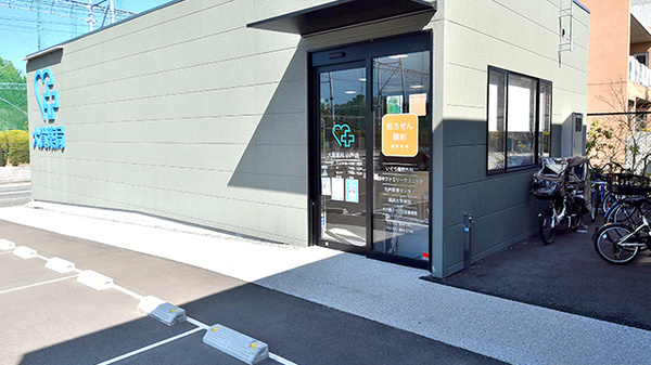 大賀薬局 小戸店の入口