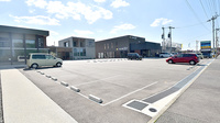 大賀薬局 小戸店の駐車場