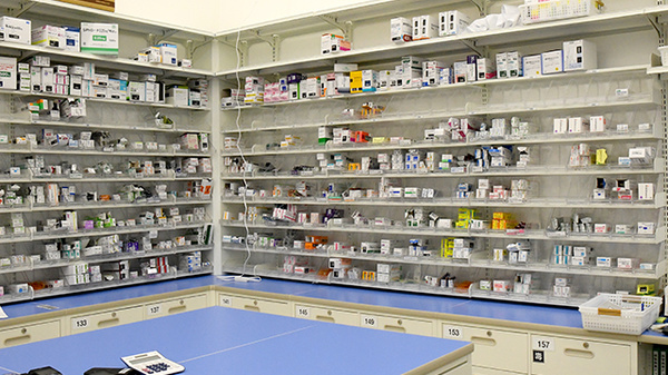 薬局くすりの福太郎　南千住7丁目店の薬棚