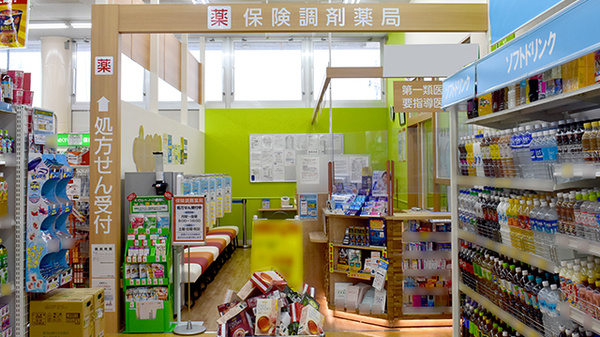 調剤薬局ツルハドラッグ秋田広面店の入口