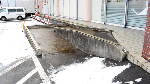 調剤薬局ツルハドラッグ秋田広面店のバリアフリー設備