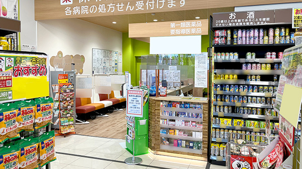 調剤薬局ツルハドラッグ黒石一番町店の入口