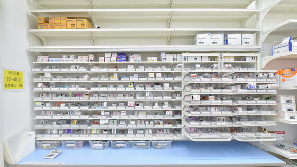ウェルネス薬局皆生店の薬棚