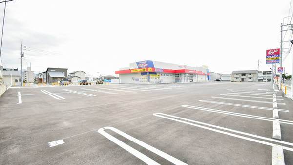 ウェルネス薬局皆生店の駐車場