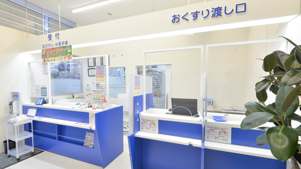 ウォンツ庚午薬局の受付/カウンター